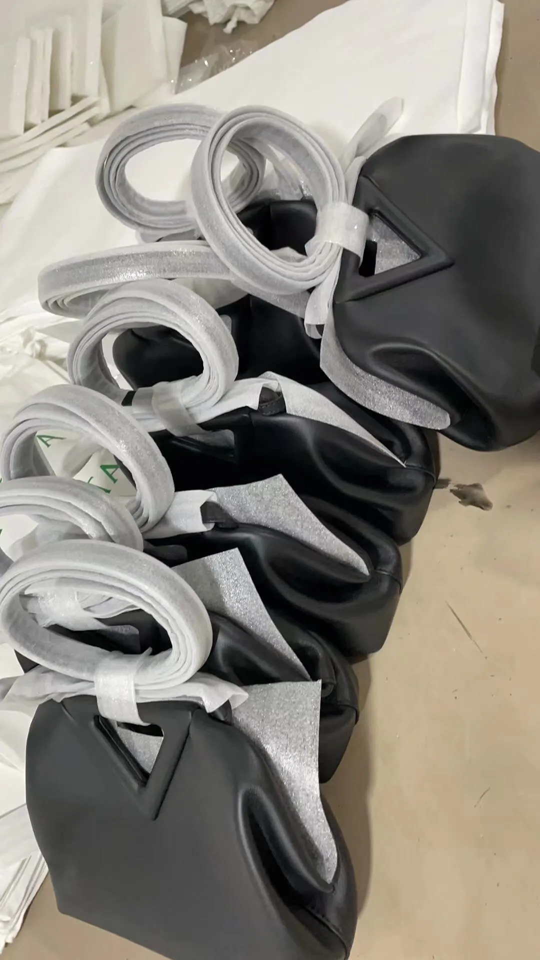 Small POINT handbags, first batch arrived👇👇👇